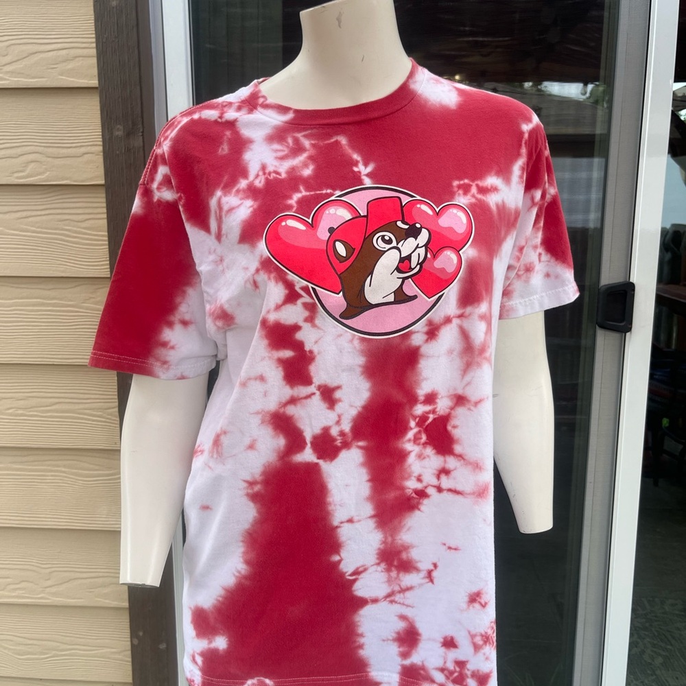 Buc-ees Valentines Day t-shirt size large